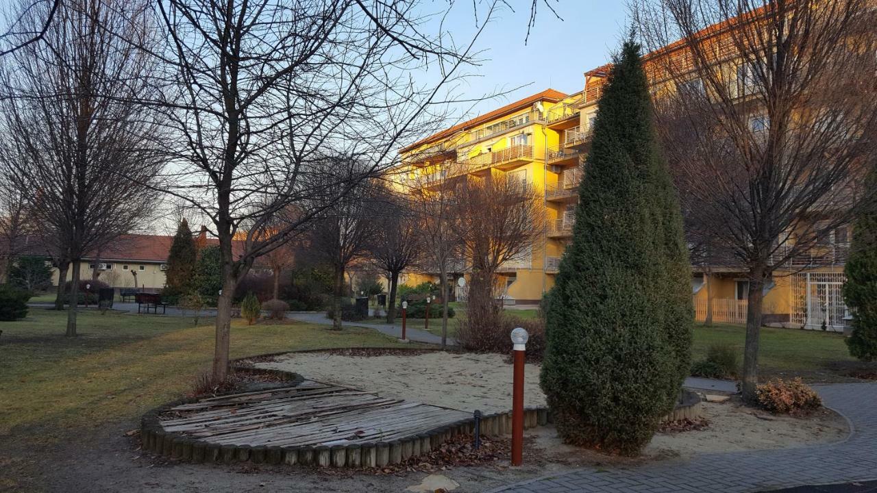 Liget Apartment, Terrace, Free Parking, Ac Budapest Exteriör bild